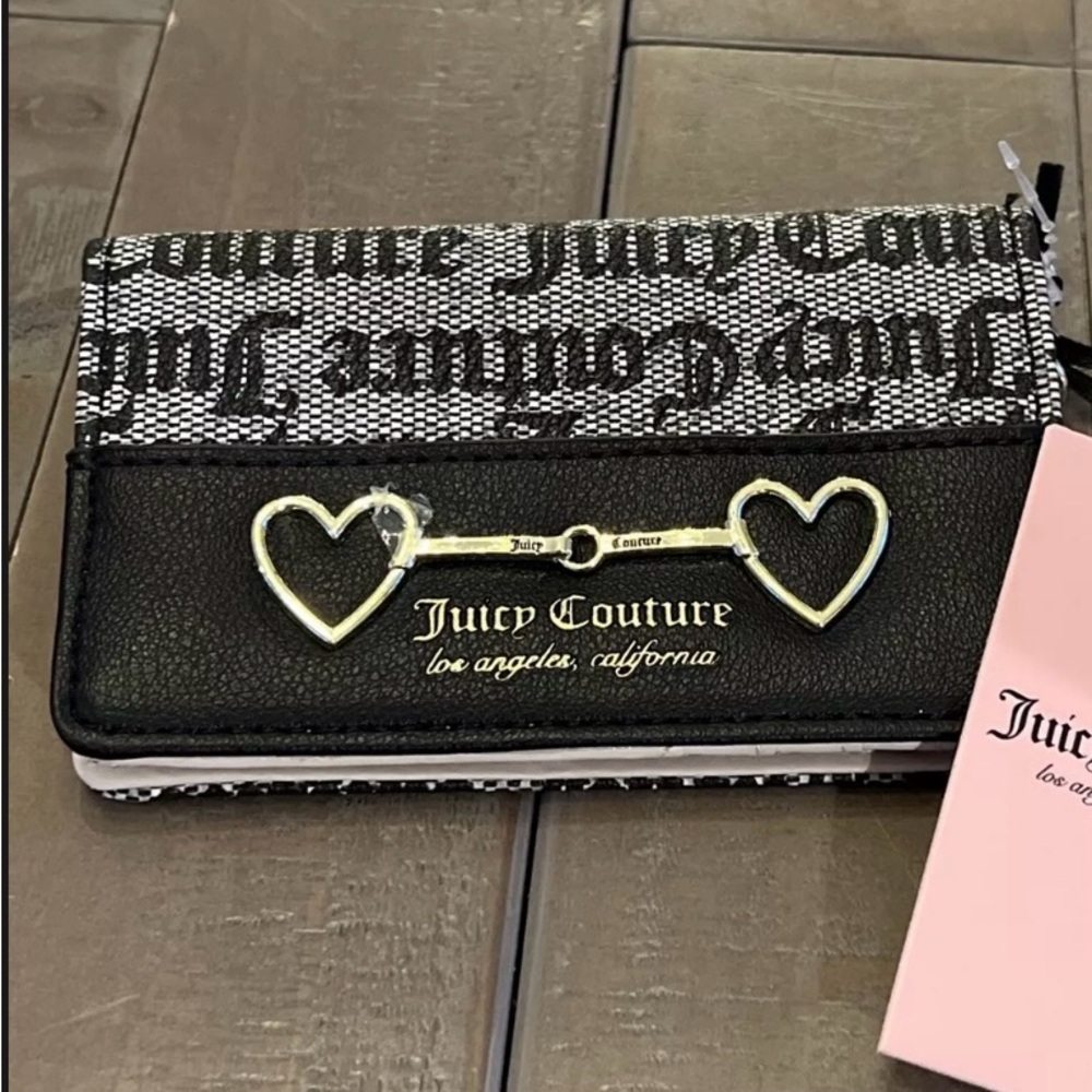 Juicy Couture Gothic Status
Black Heart To Heart keychain wallet